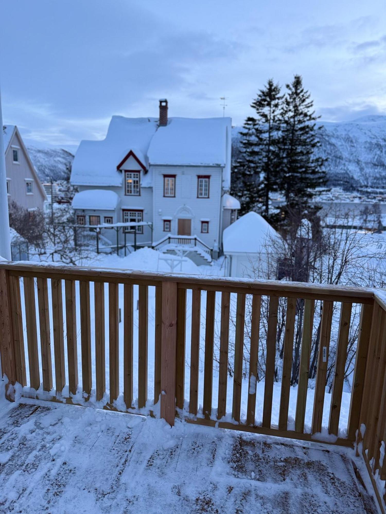 Apartment Lys, Koselig Og Sentrumsnaer I Stille Villastrok! Tromsø